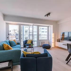 lovely-apartment-with-lateral-sea-view.hotelsghent.com/